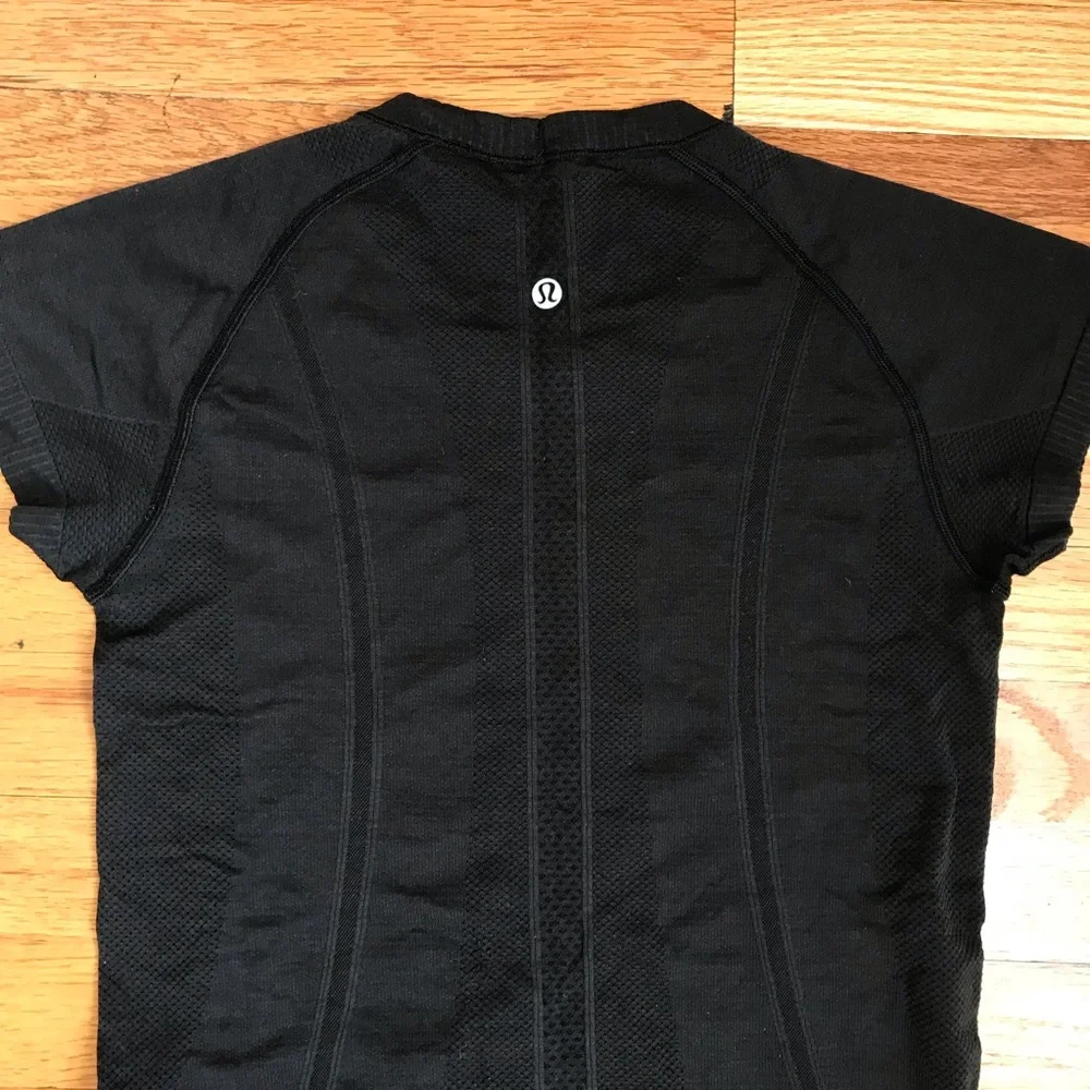 Lululemon Swiftly Tech Black Short Sleeve Shirt 6